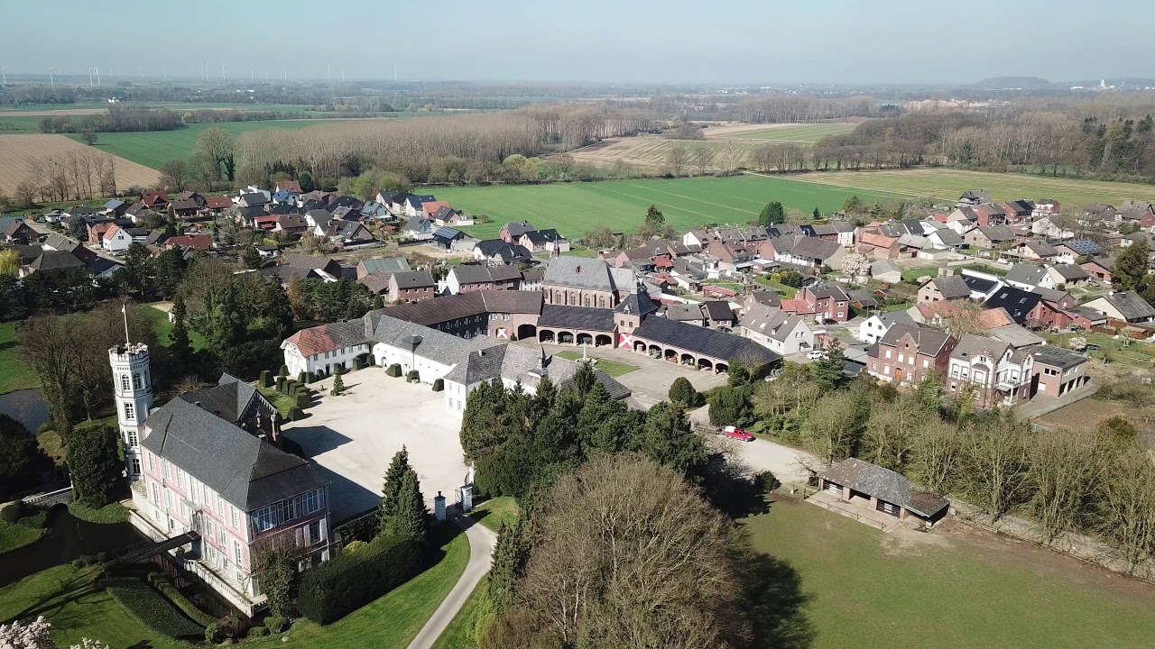 Angeflogen: Das Schloss in Rurich