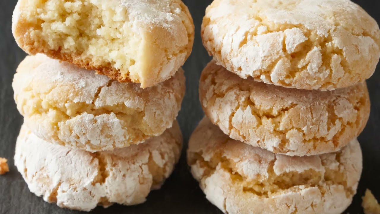 May 2025 Recipes - Italian Amaretti Cookies