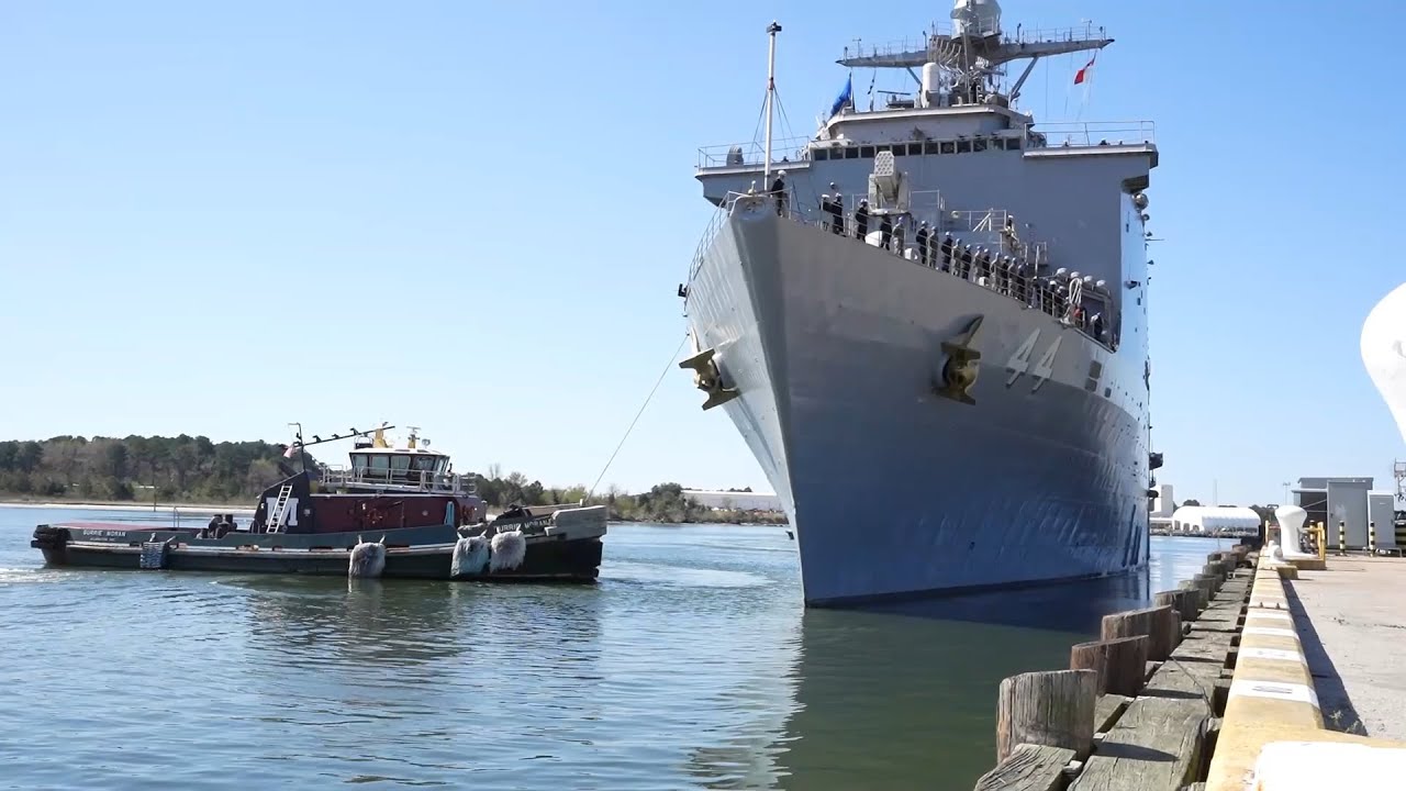 USS Gunston Hall Departs Little Creek Ft. Story