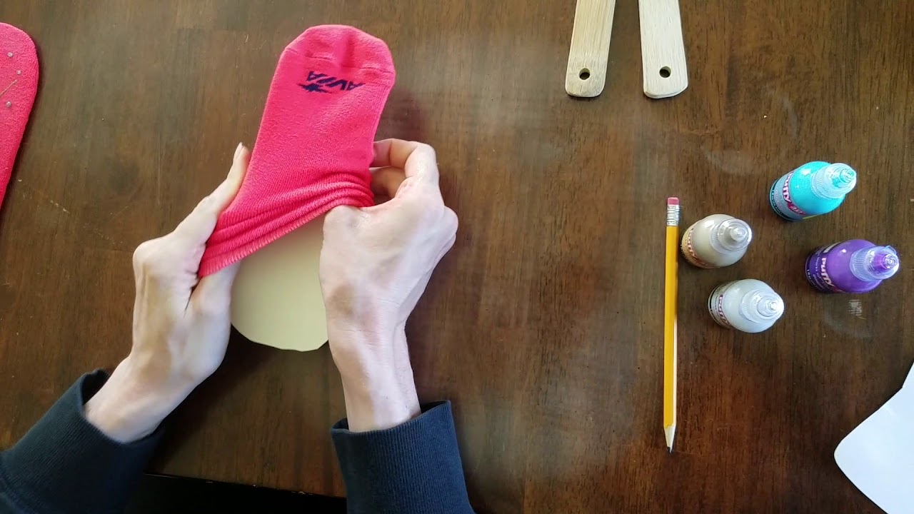 Puffy Paint No-Slip Socks with Melissa (Thoughtful Thursday)