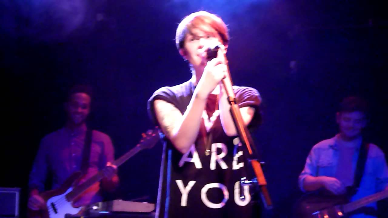 Tegan and Sara - Sara wants to talk to the tall people/thinks they're powerful - Cambridge
