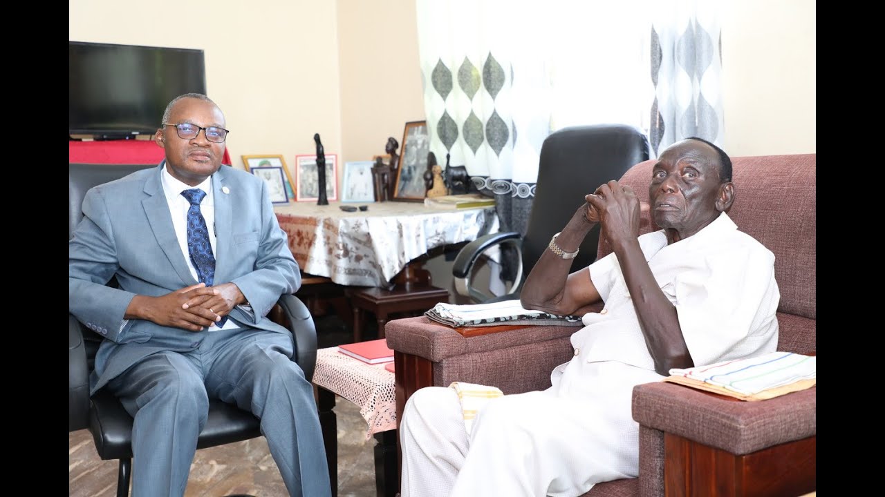 Waziri Kwandikwa Amtembela Jenerali Musuguli (Mstaafu)