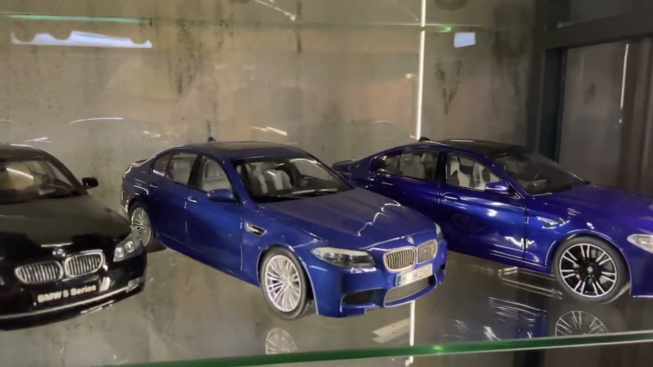 BMW 1:18 models