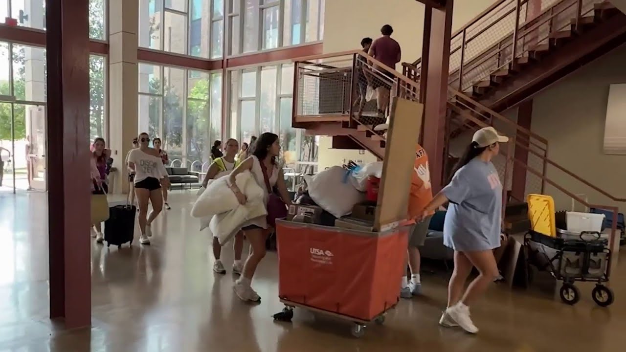 UTSA move-in week kicks off with excitement, mixed emotions and Texas heat