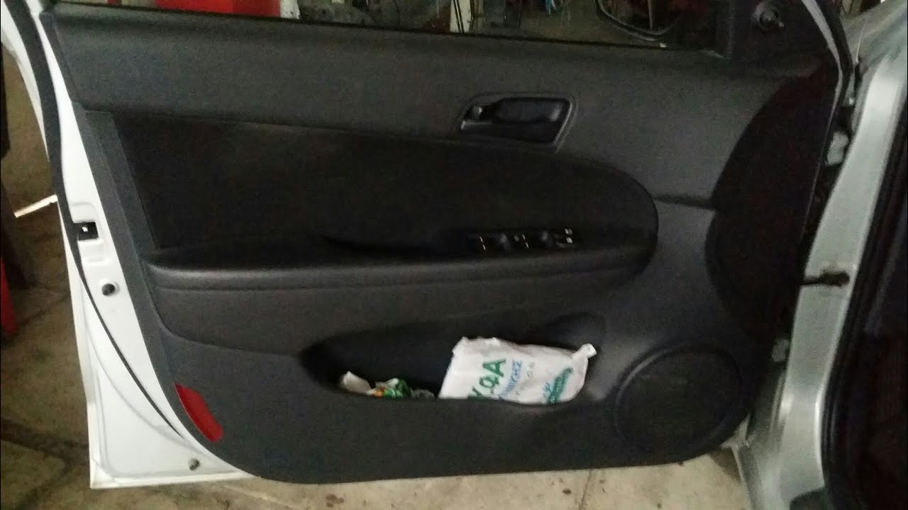 Hyundai i30  2007–2012   door panel removal