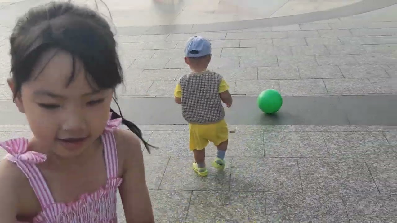 Kutin đi Công viên với Chị Đậu