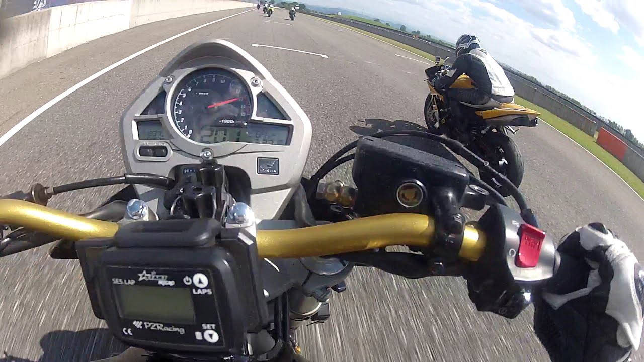 Suzuki GSXS 1000 vs. Honda Hornet 600 Circuito Tazio Nuvolari