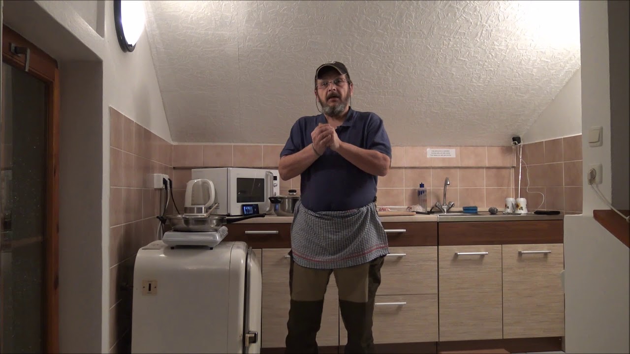 Vařen&iacute; na cest&aacute;ch  ps&iacute; žr&aacute;dlo