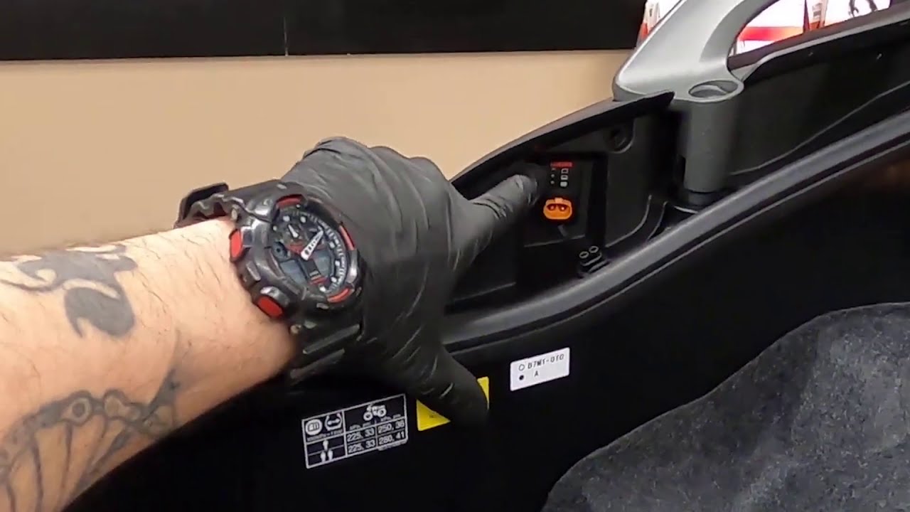 Installation prise charge rapide sur TMAX 2017 à 2021 - YAM PARIS 15
