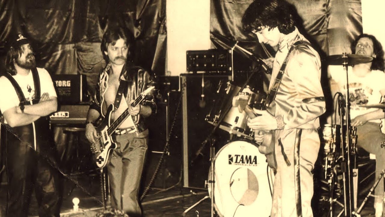 Budka Suflera - Give A Little Bit (1978)