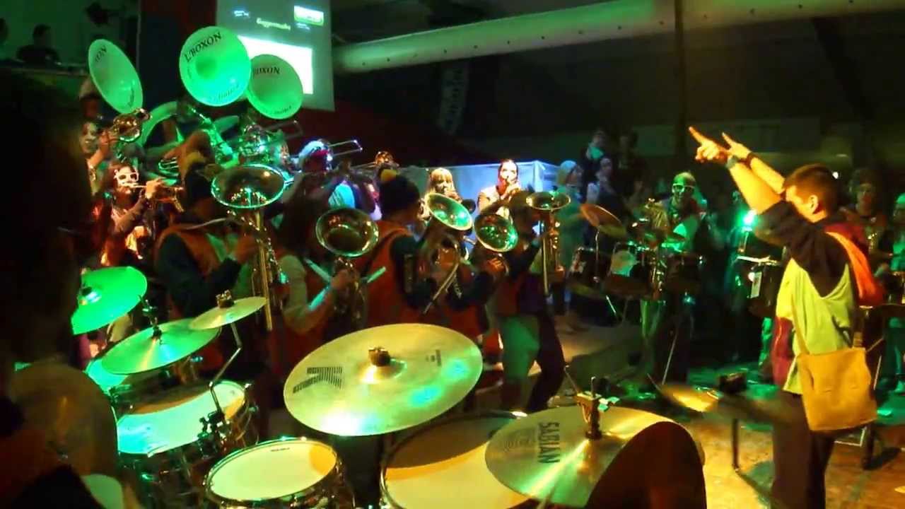 Guggenmusik L'Boxon 