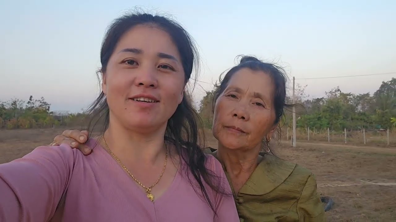 Kuv Niam wb tau ua ke zoo siab heev mus saib nyab lauj nkawv 