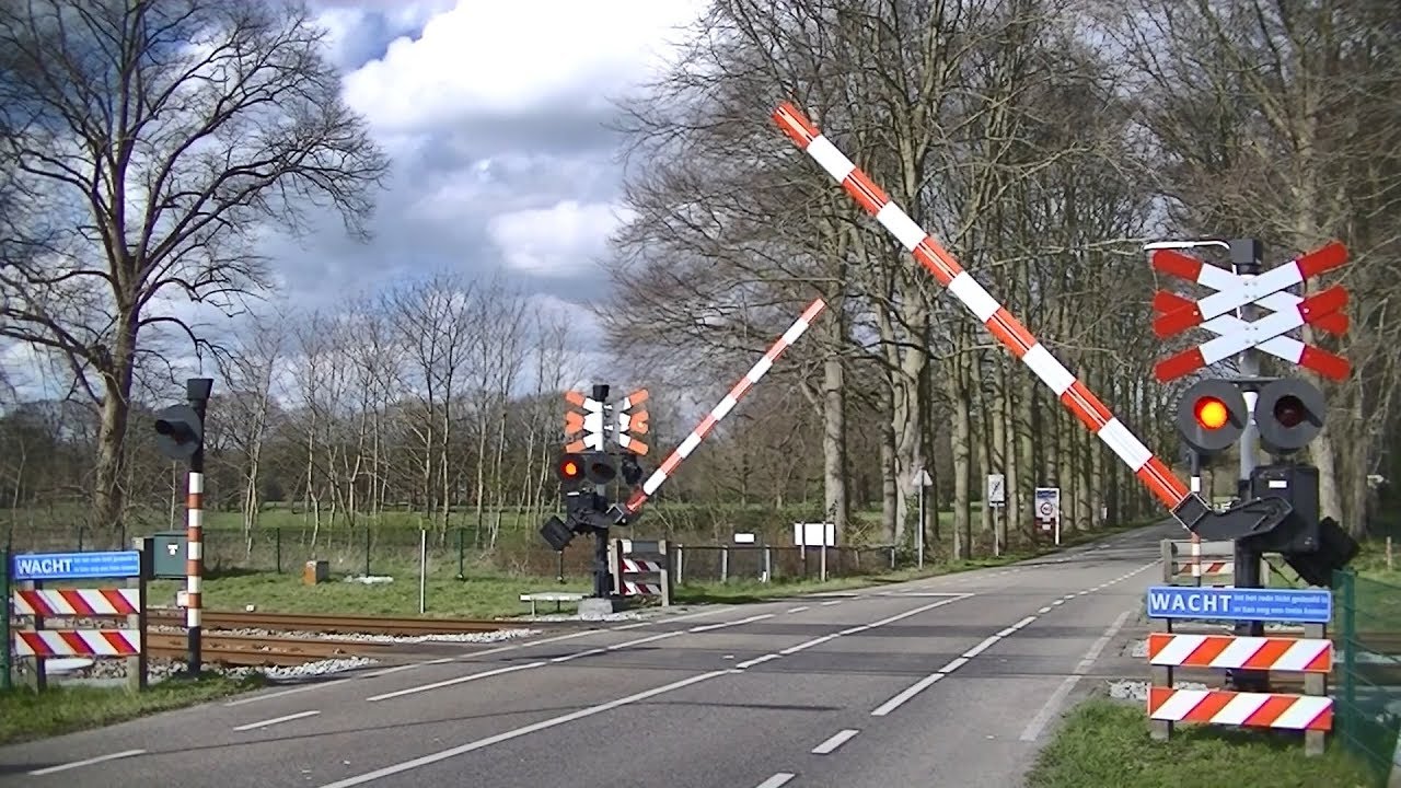 Spoorwegovergang Lochem // Dutch railroad crossing