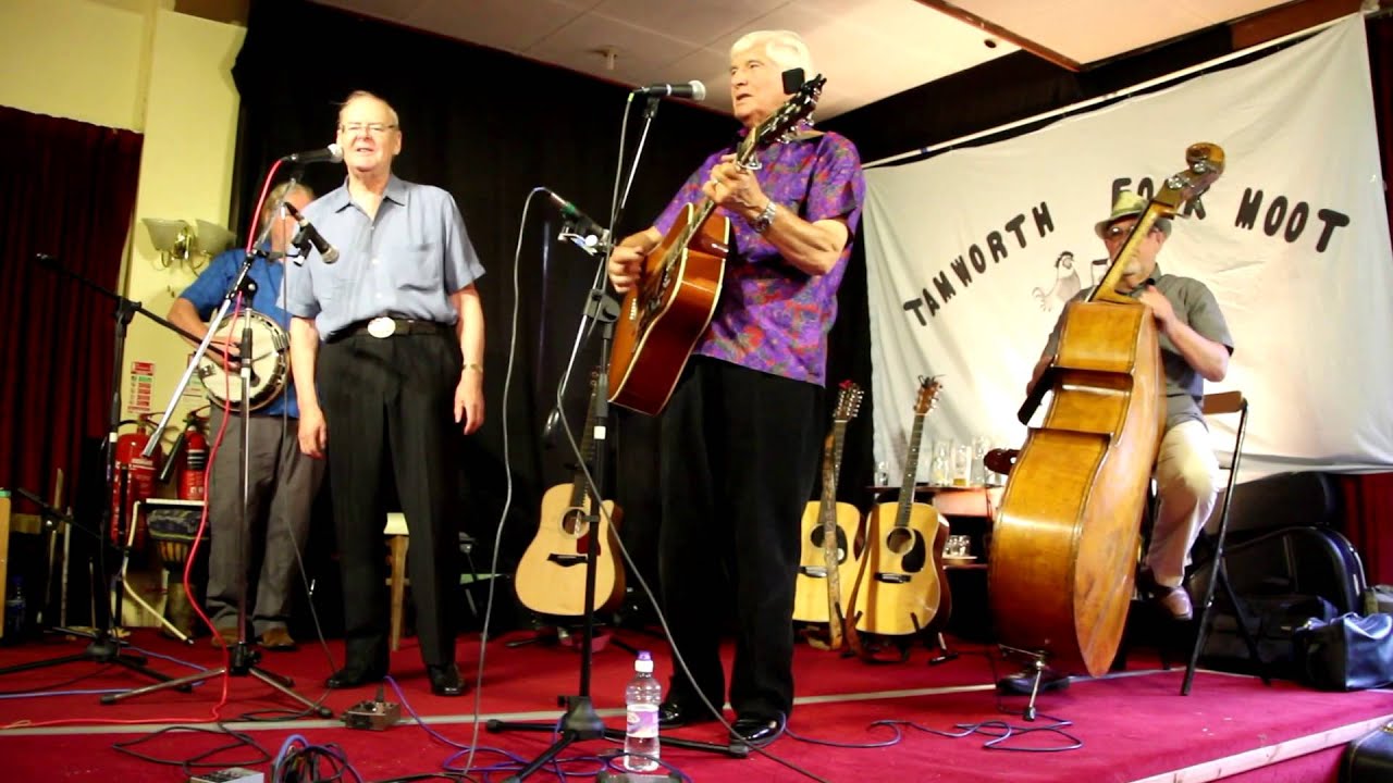 Spinners sing Manchester Rambler