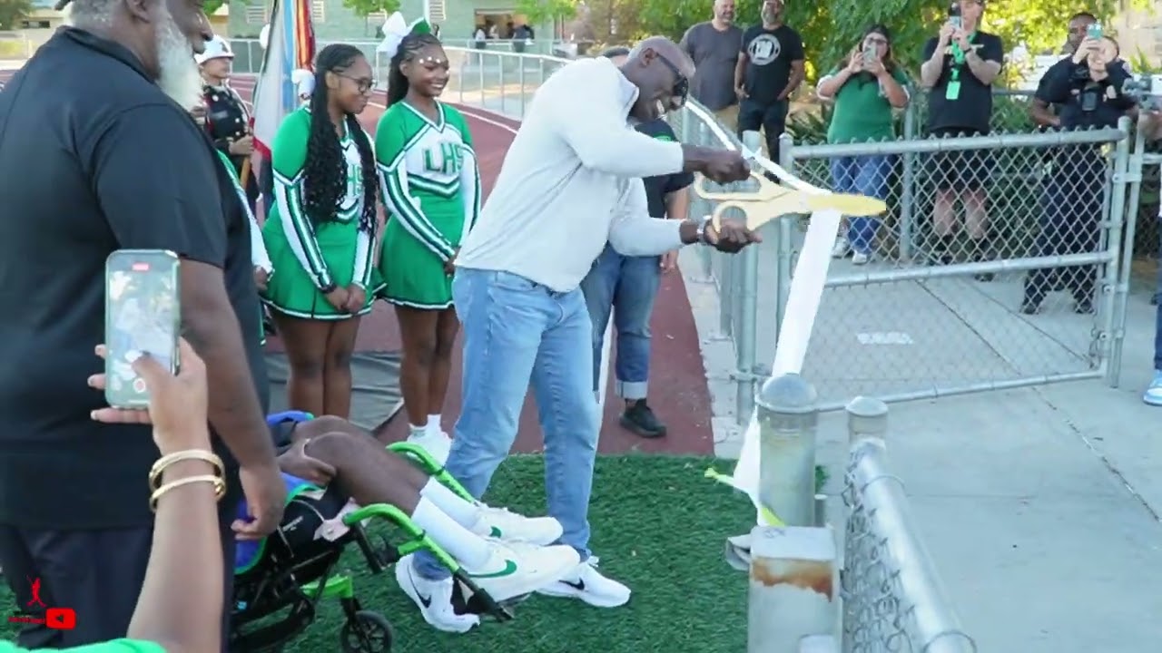 2x STATE CHAMPS LINCOLN HORNETS OPEN NEW FOOTBALL FIELD AGAINST LONG BEACH POLY #alwaysputnwork #apw