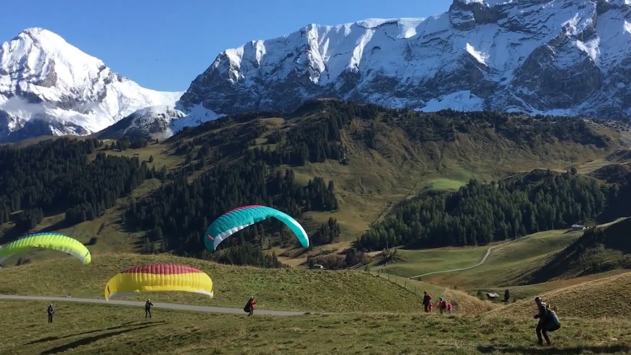 Cloud-7: Gleitschirm-Spielereien am Hang