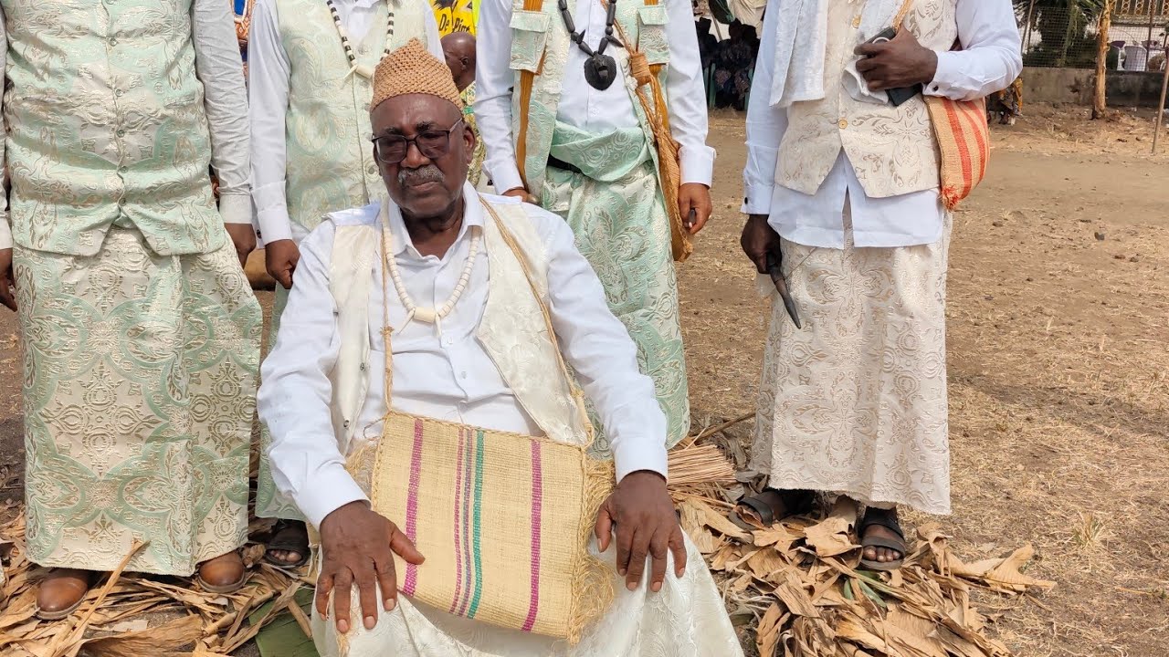 Njombe cérémonie d'installation of de sa Majesté TOCK PETONY PIERRE LOTI par le roi des Diboms 
