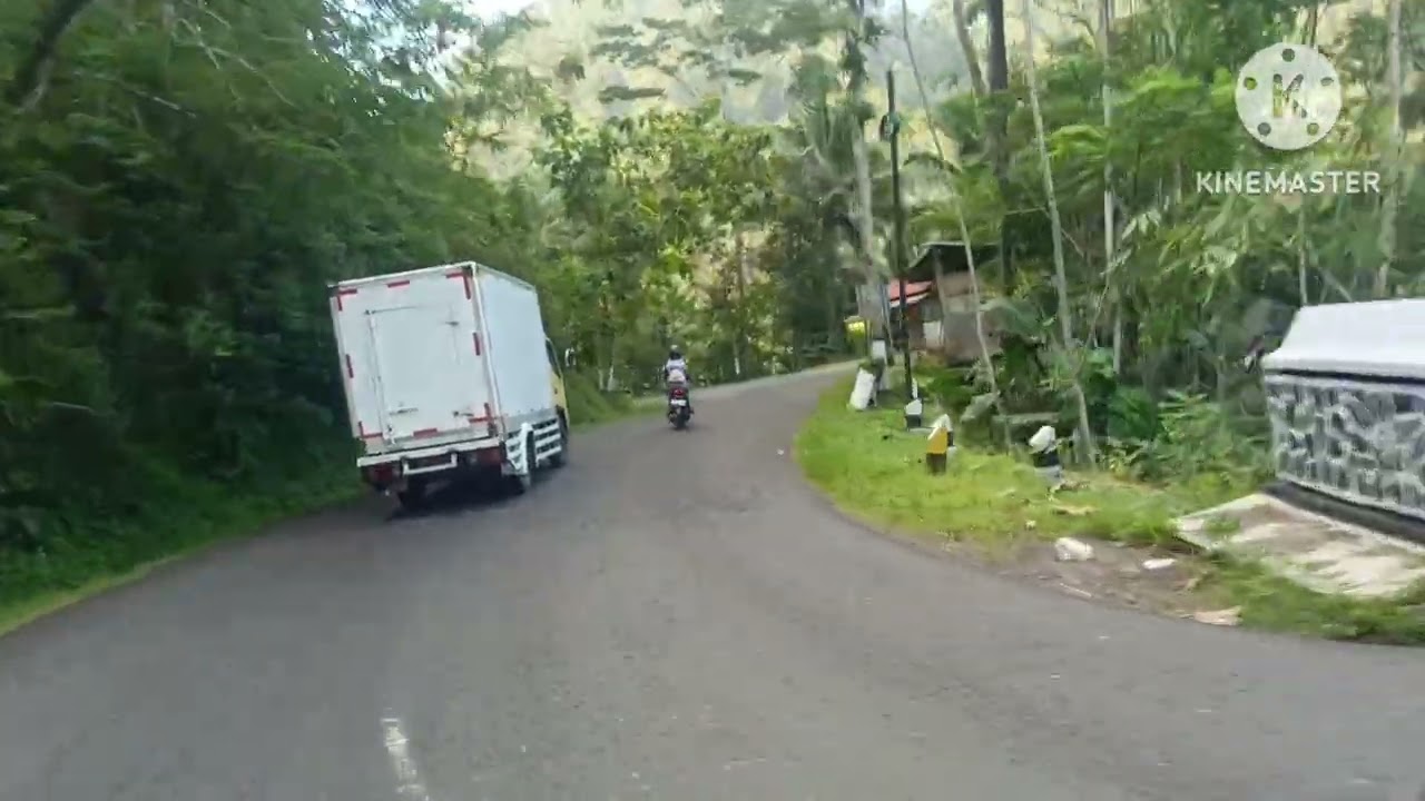 Pulang sekolah nyalip truk