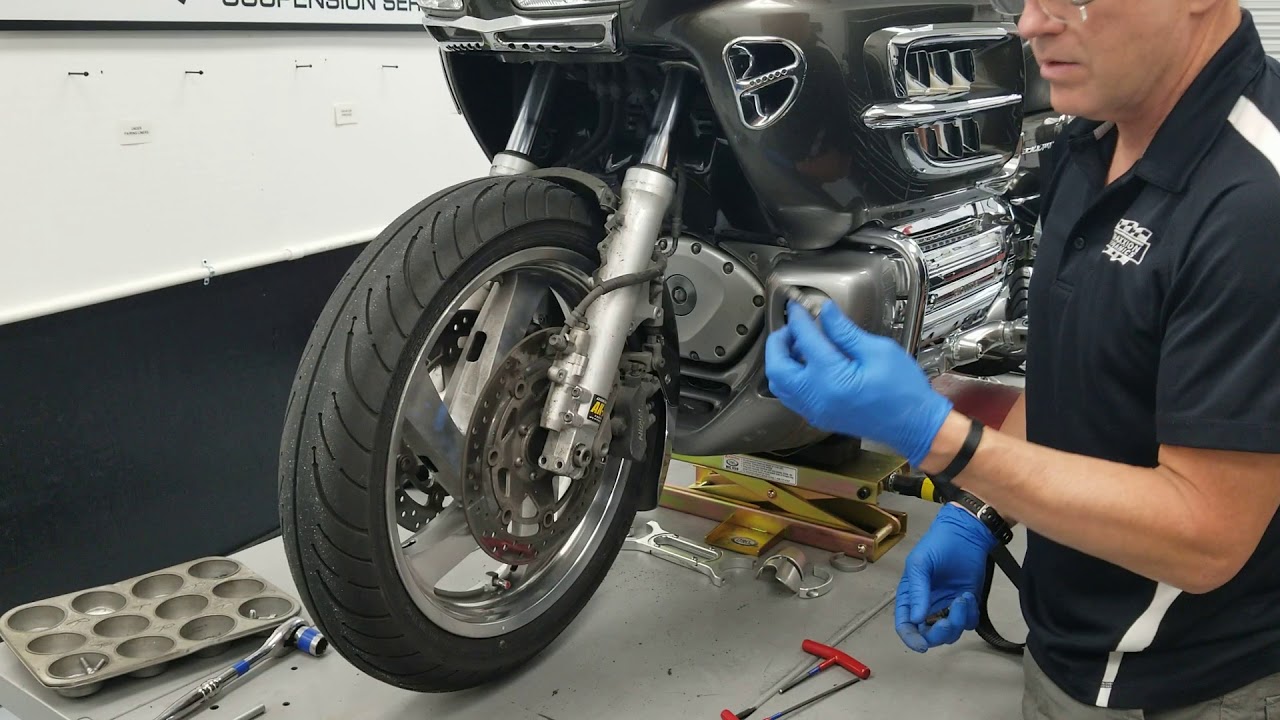 How to Remove Front Forks  - 2001-17 Honda Gold Wing