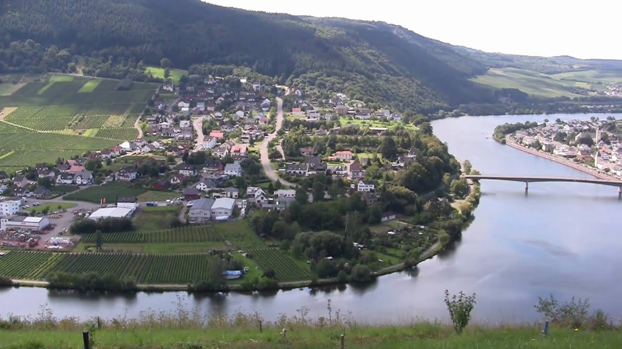 Mosellandschaft / Moselle landscape