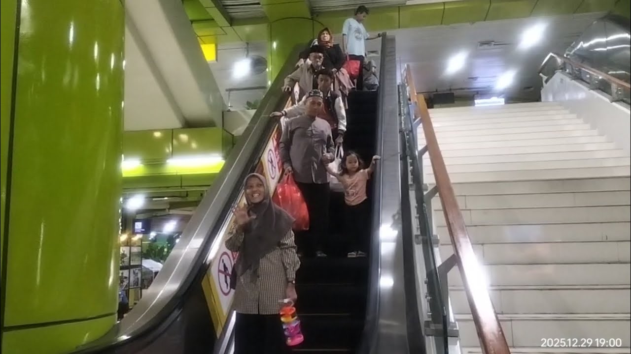 Sampai juga di Stasiun Gambir, Nantikan perjalanan kami di Kota kalian berikutnya
