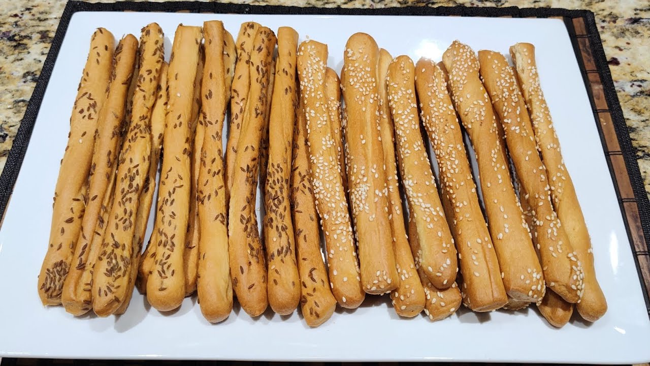 بقسماط الأفران بالسمسم والكمون،بمكونات بسيطه جدا،هش و مقرمش لآخر واحده👌 sesame & cumin bread sticks 