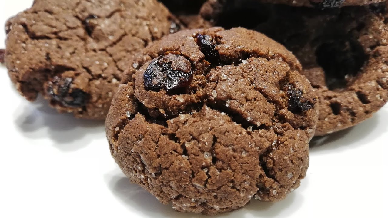 Biscotti con farina di ceci, cacao e uvetta!
