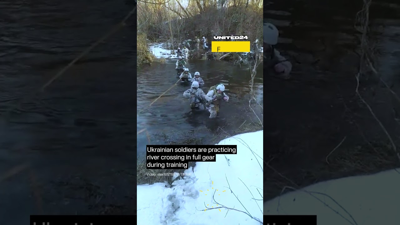 Ukrainian Soldiers Practising River Crossing in Full Gear #warinukraine