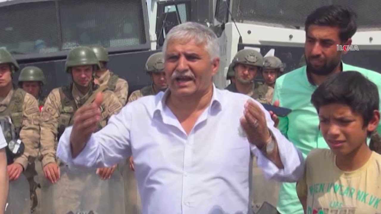 Çiftçiler yolu kapatarak DEDAŞ ekibini köye almadı
