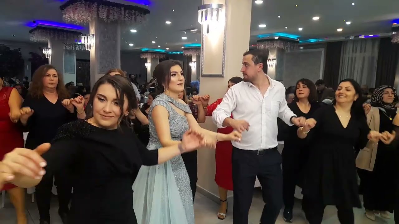 REŞADİYE SAZAK KÖYÜ  GURTARLA MAHLESI  DEN NAZANIN KINAGECESINDEN  DELILOY OYUNU