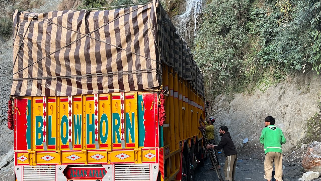 Finally Kashmir pahuch Gaye 🥶