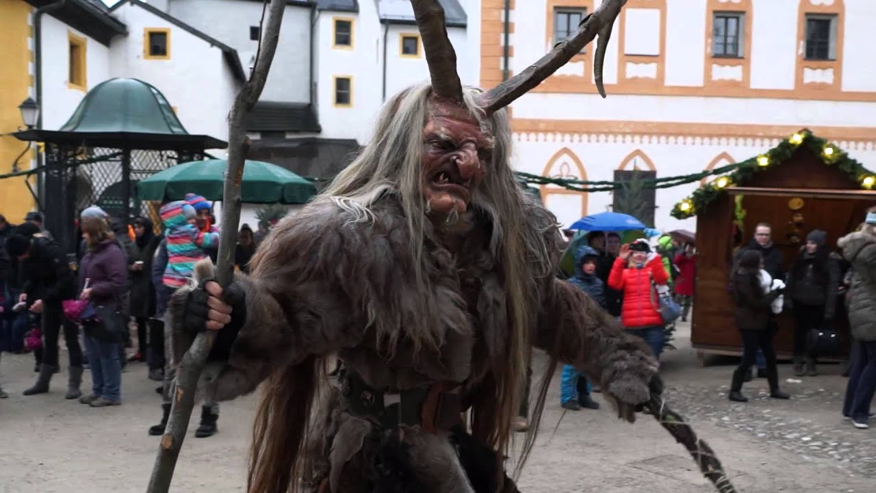 Krampuslauf der Salzburger Stefani-Perchten auf der Festung Hohen Salzburg