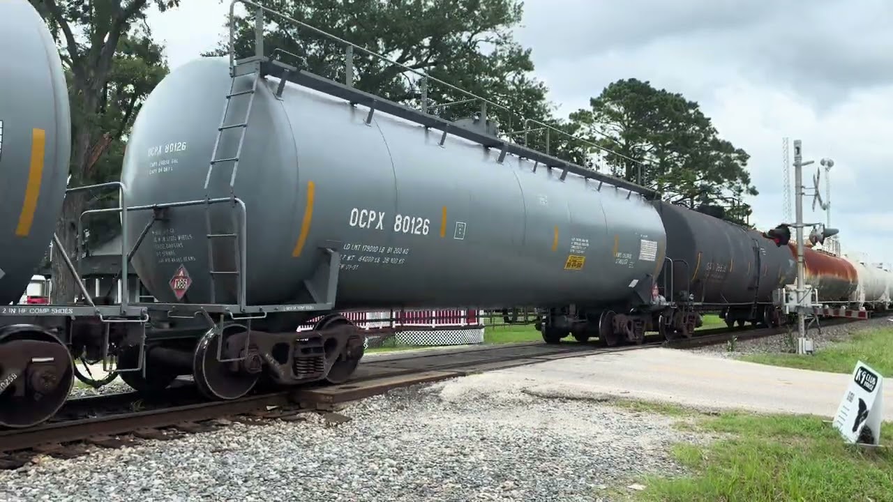 UP 5625 At Elm St Thru Old Town Spring TX (Filmed: 7/28/24)