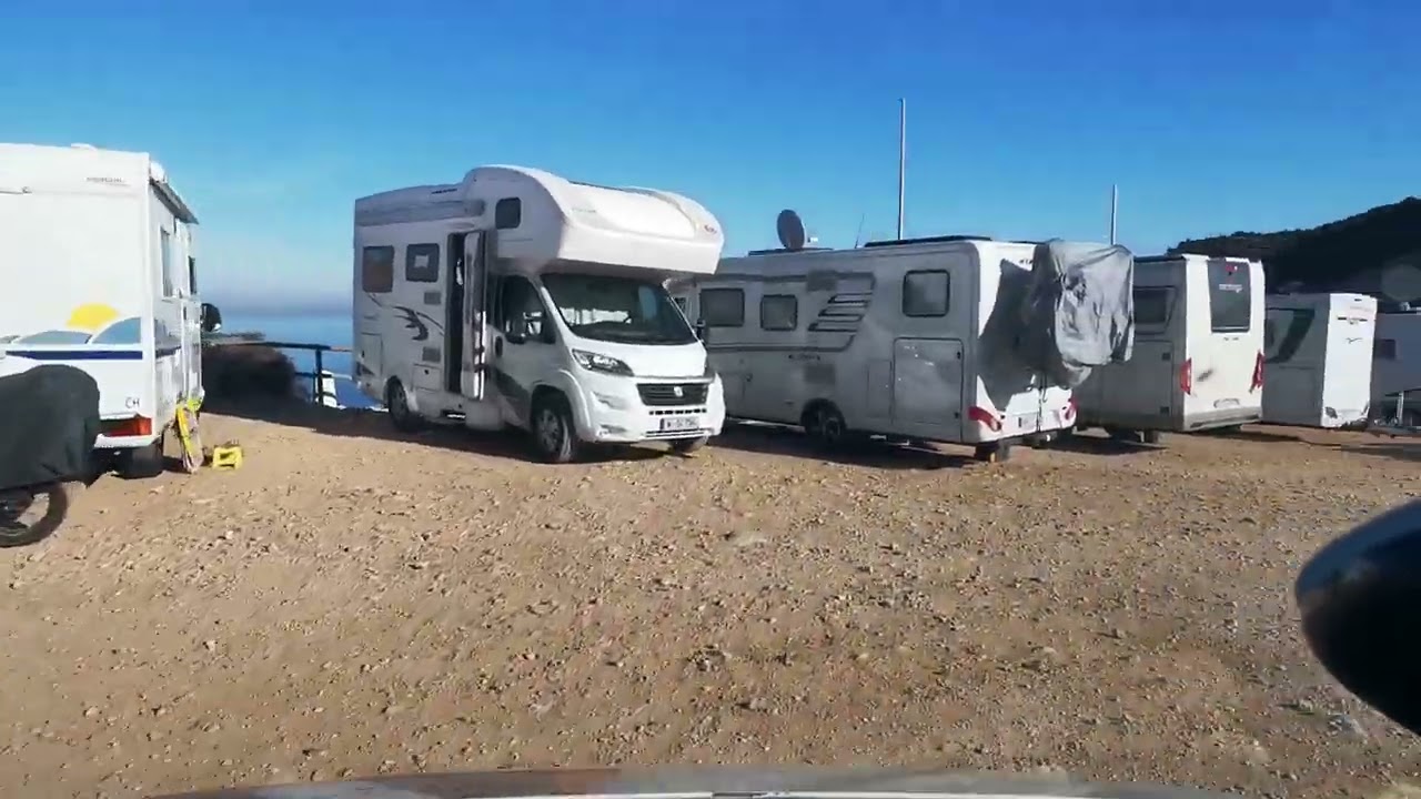 Wunderschöne spanische Bucht von Wohnmobiltouristen zum Horrorplatz gemacht