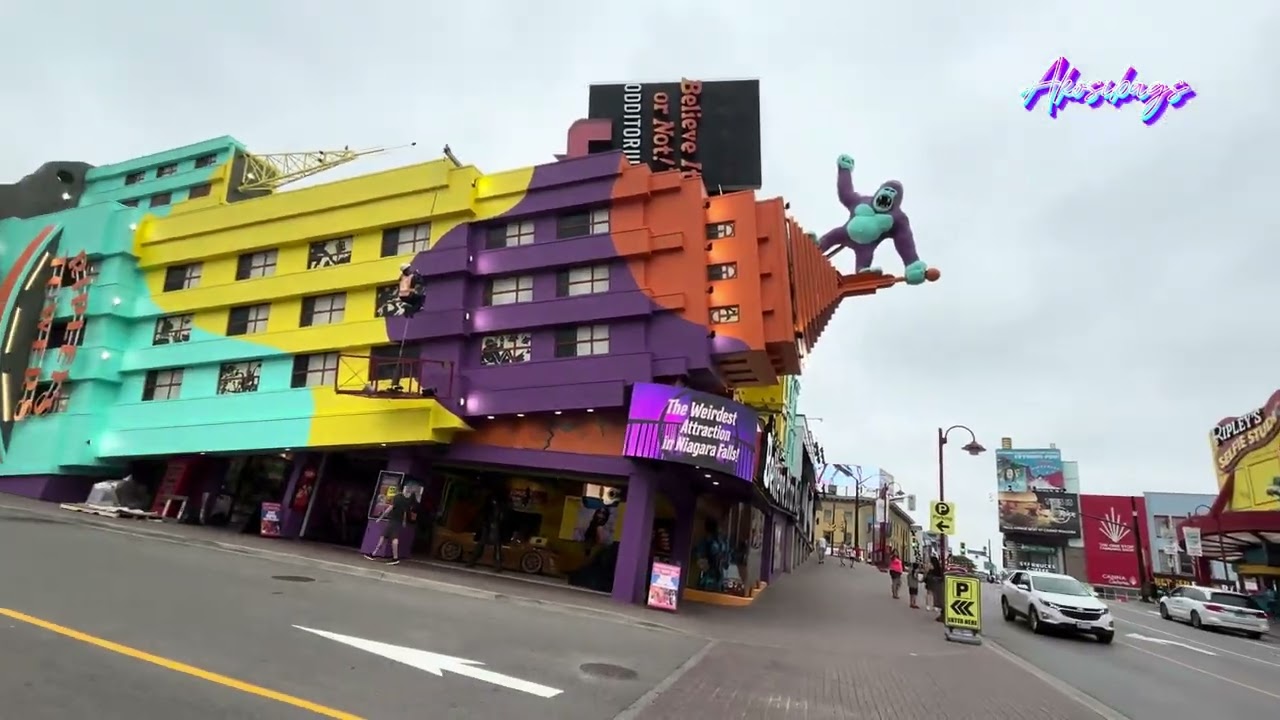 Walking  Tour @ CLIFTON HILL, Niagara Falls Ontario, Canada