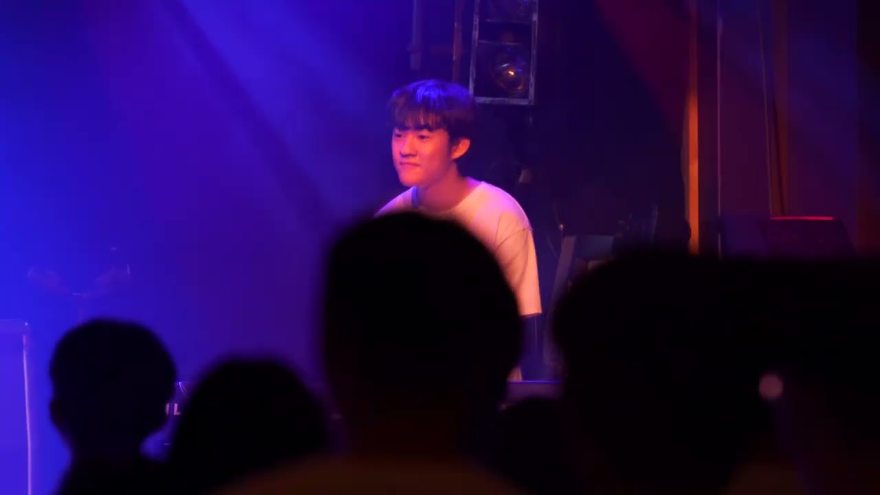 [영남대 코스모스]  H1-KEY - 건물 사이에 피어난 장미 (23.8)
