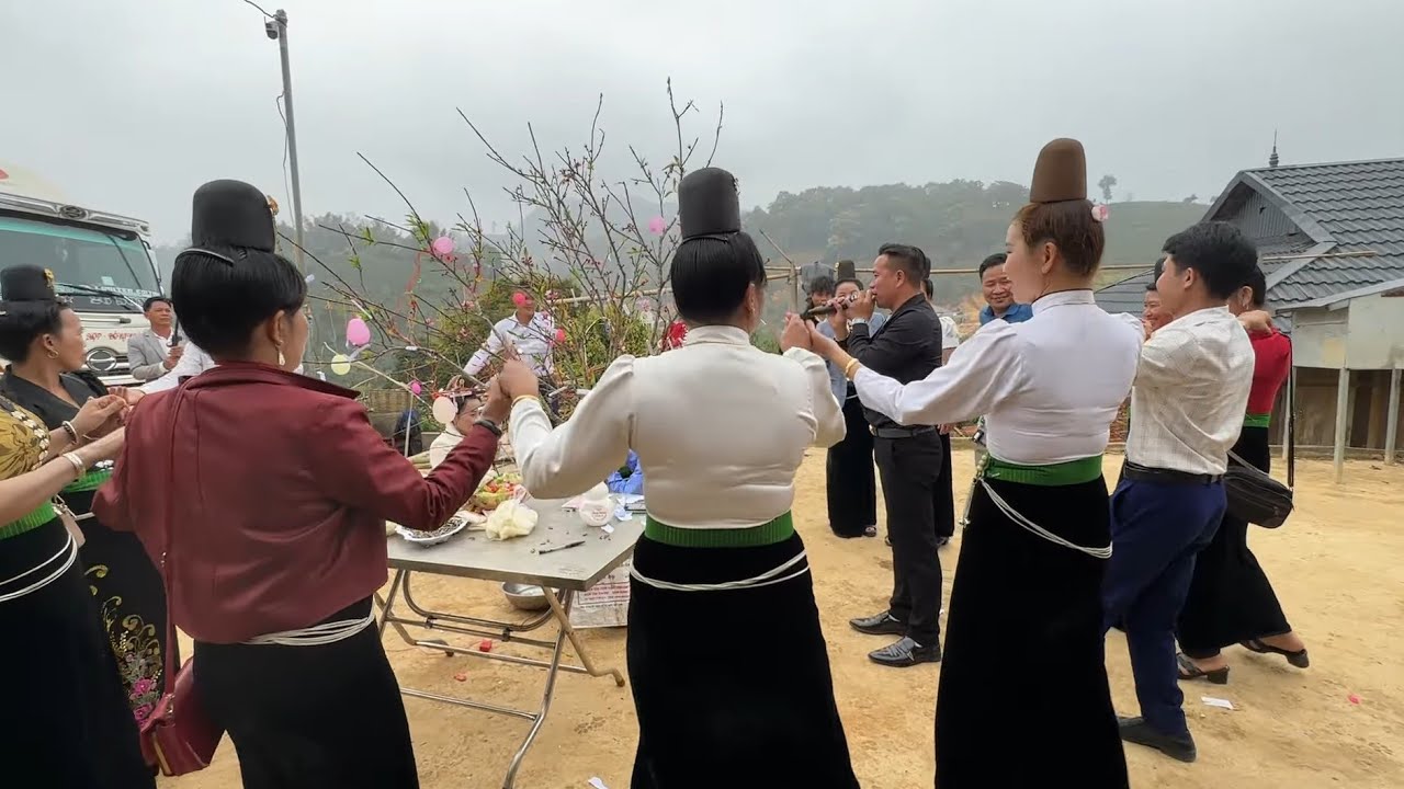 Tết 17 tại nhà chủ kênh hát thái hoàng thi