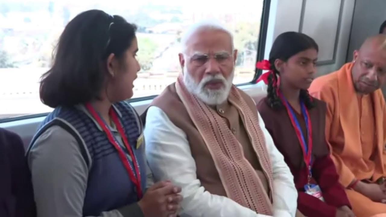 प्रधानमंत्री श्री नरेन्द्र मोदी मेरठ में 'मेरठ मेट्रो' एवं 'नमो भारत' ट्रेन का शुभारंभ करते हुए...