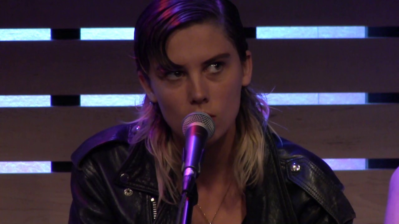 Wolf Alice - Don't Delete The Kisses [Live In The Lounge]