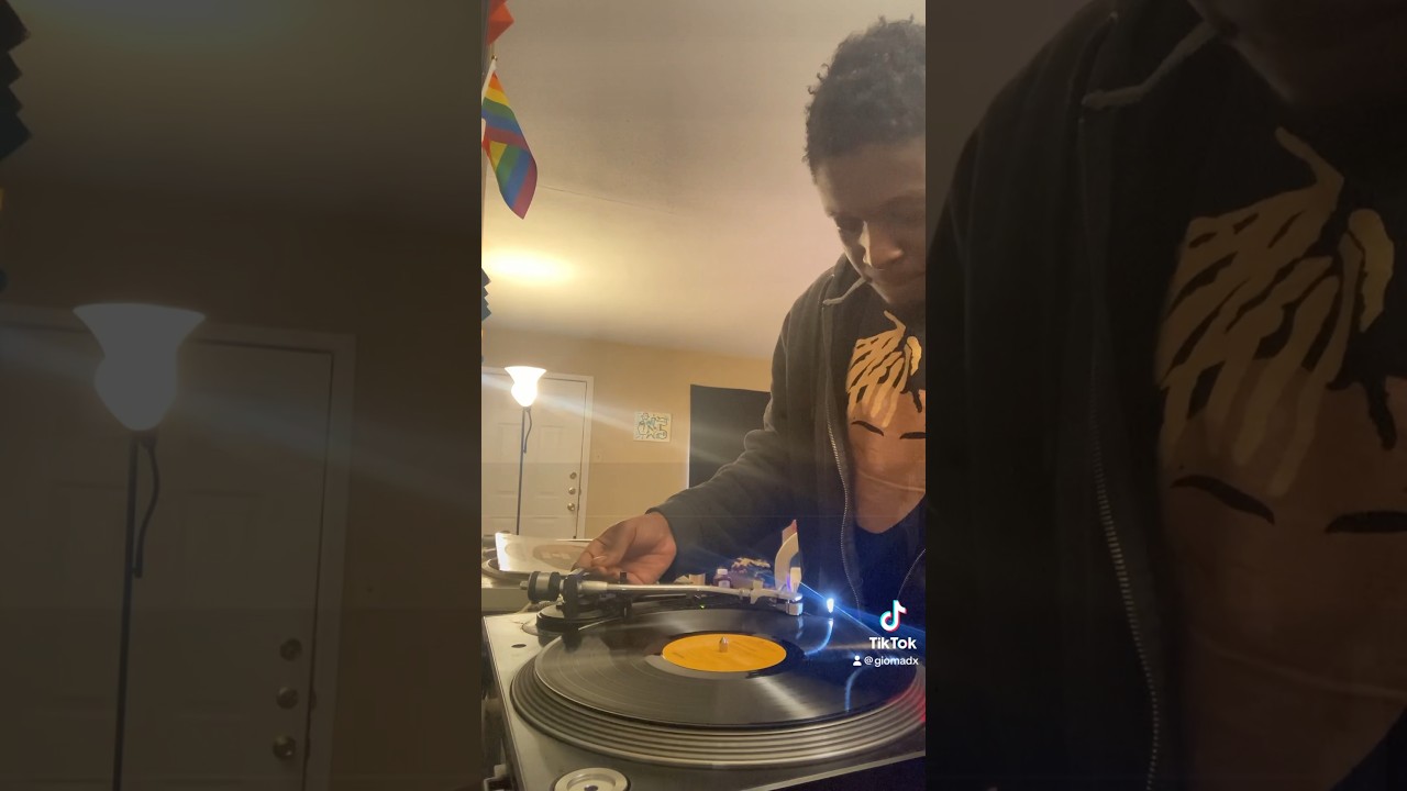 I sampled a vinyl record into a lofi Beat #vinyl #beats