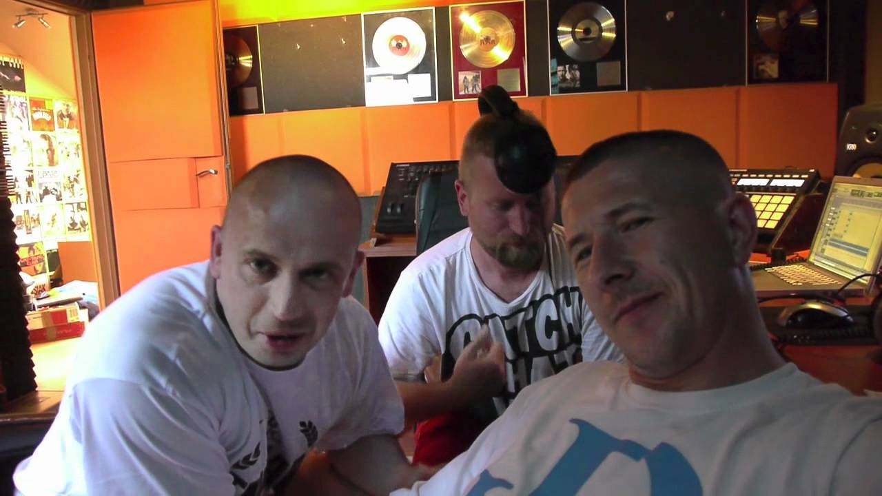 Slums Attack & Arek Namysłowski - La Bomba Studio  ( CNO2 )