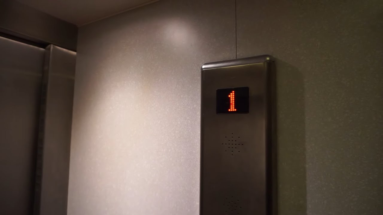 1979 DEVE (mod. by: Midroc Electro) Hydraulic Elevator @ Hotellgatan 6, Ljusdal, Sweden.