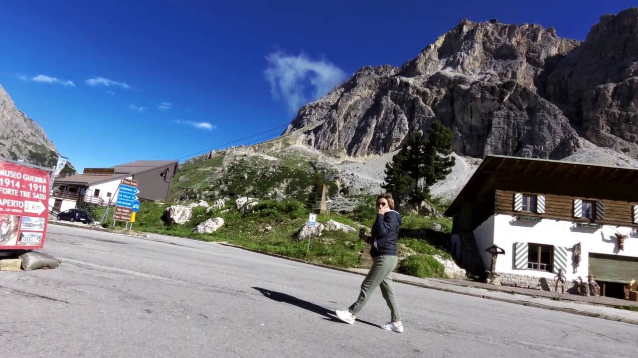 Passo Valparola en Passo Falzarego van Armentarola naar Cernadoi Honda Varadero XL 1000 (2016)