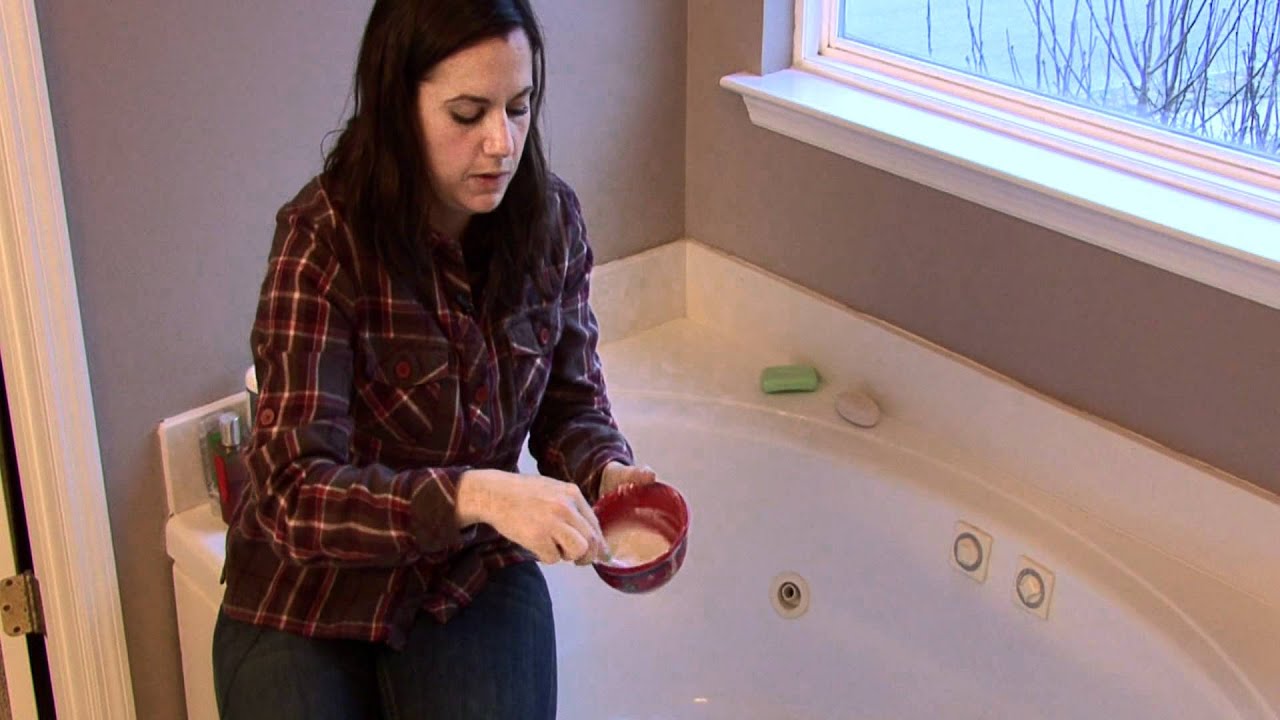 Housekeeping Instructions : How to Remove Rust Stains From a Bath Tub