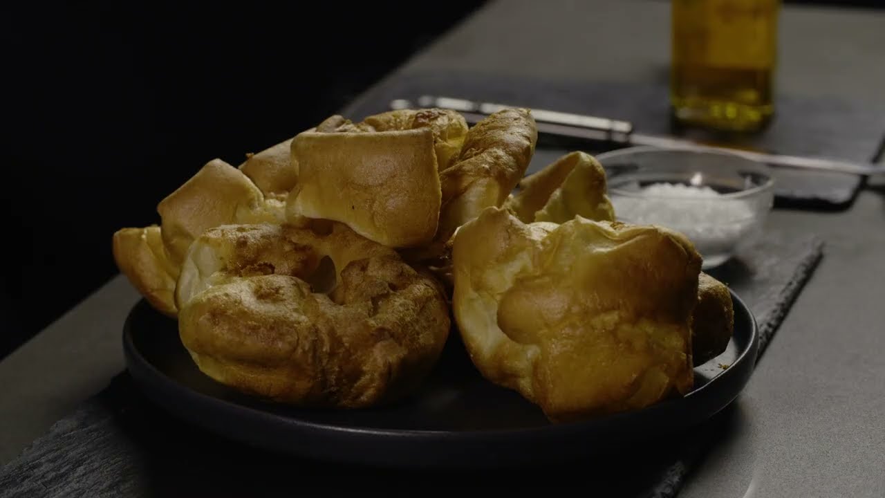 Making yorkshire puddings using an AEG Rotary Dial Oven with SteamBake | AEG