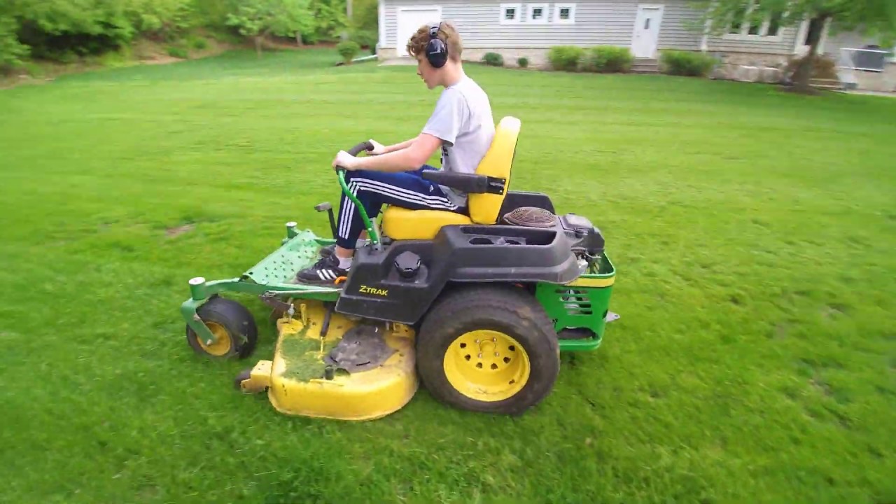 John Deere Z540R  IN ACTION  (footage filmed using a gimbal)
