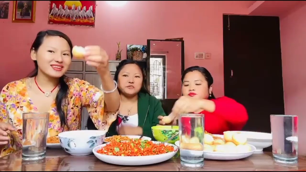 spicyy nodle egg  chatpate pani puri mugbang🤭🤭🤭yammi 🤭 with frn👩‍👩‍👧🤭🤭🤭