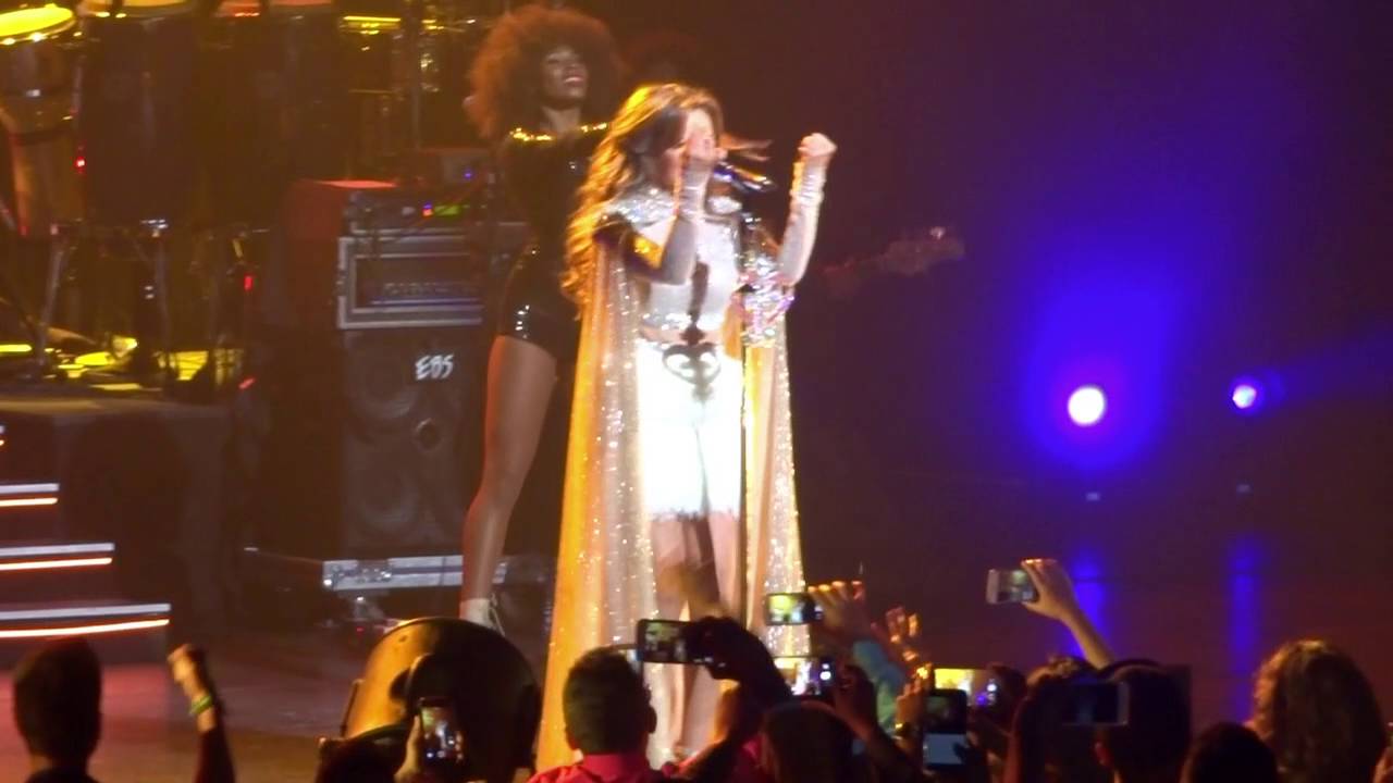 Amor A La Mexicana - Thalia, Latina Love Tour, Hollywood