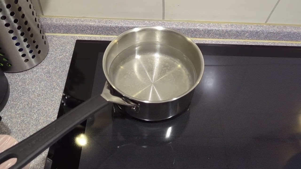 AEG Induktions-Kochfeld IKE64683FB.  Kaltes Wasser erhitzen.