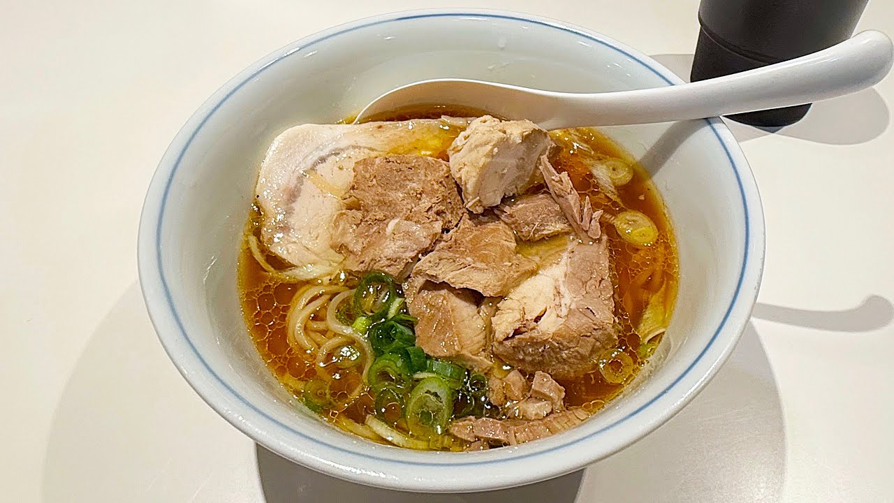 新横浜ラーメン博物館「ロックンスリー」の「地鶏醤油」と「荒切り地豚チャーシュー」